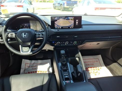 Used 2025 Honda Accord Touring image 10