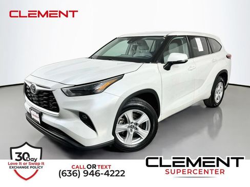 Used 2022 Toyota Highlander LE FWD image 1