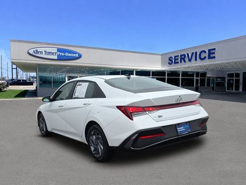 Certified 2024 Hyundai Elantra SEL FWD image 6