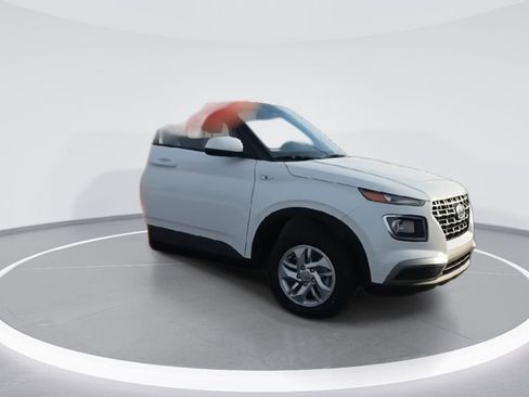 New 2026 Hyundai Venue SE image 2