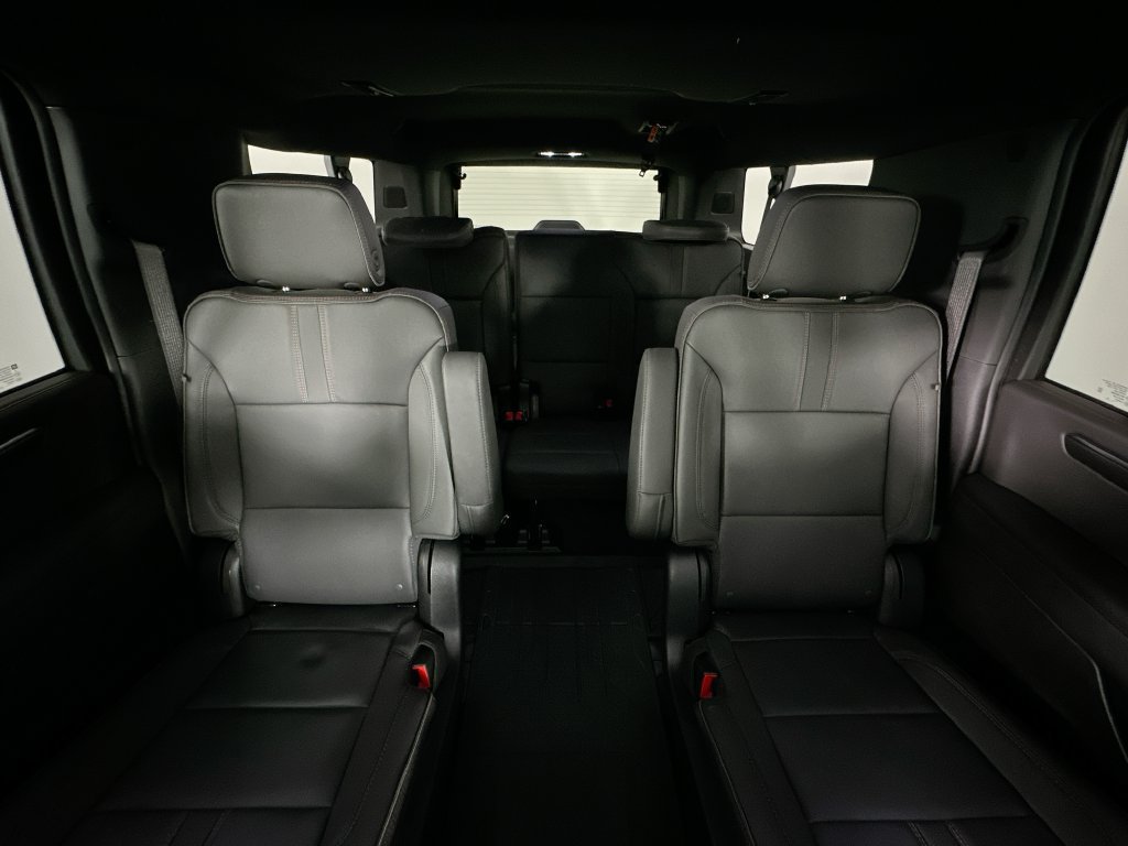 Used 2026 Chevrolet Suburban RST w/ Comfort Package AWD/4WD image 13
