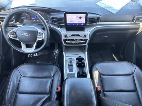 Used 2021 Ford Explorer XLT w/ Equipment Group 202A image 9