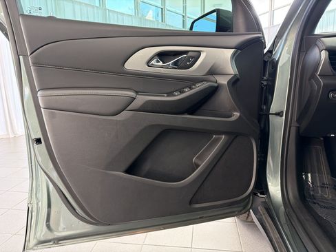 Used 2023 Chevrolet Traverse LT FWD image 25