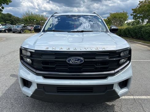 Used 2025 Ford Expedition Active RWD image 8