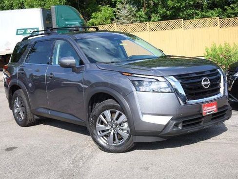 Certified 2025 Nissan Pathfinder SV w/ SV Premium Package FWD image 2