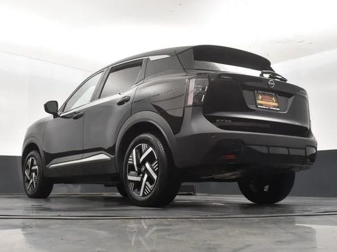 Used 2025 Nissan Kicks SV FWD image 12