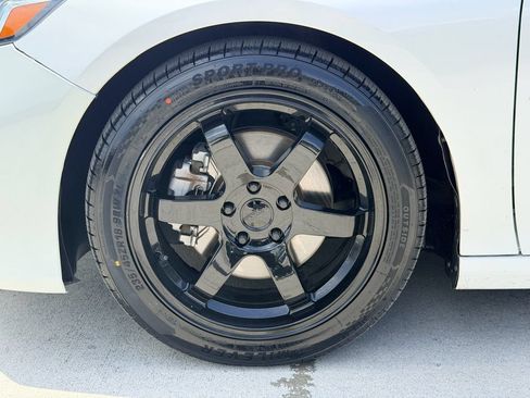 Used 2018 Honda Accord Touring image 30