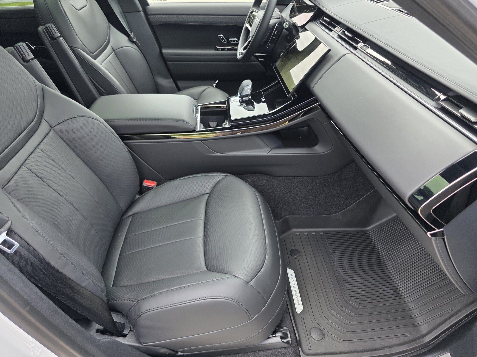 New 2026 Land Rover Range Rover Sport Dynamic SE AWD/4WD image 3