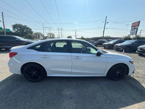 Used 2023 Honda Civic Sport image 4