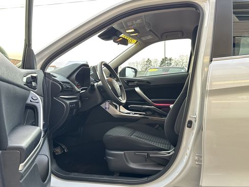 Used 2022 Mitsubishi Eclipse Cross LE image 9