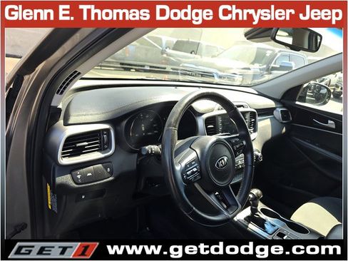 Used 2017 Kia Sorento AWD w/ LX Convenience Package image 12