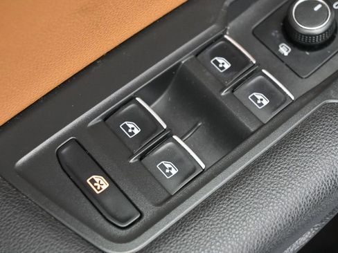 Used 2019 Volkswagen Tiguan SEL AWD/4WD image 15