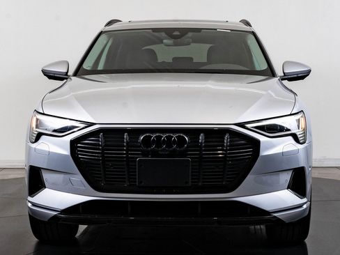 Used 2022 Audi e-tron Premium w/ Convenience Plus Package image 2