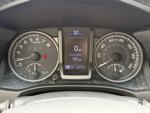 Used 2017 Toyota Tacoma TRD Off-Road w/ Tow Package (A/T) AWD/4WD image 11