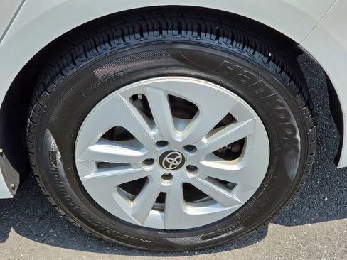 Used 2016 Toyota Prius Two FWD image 15