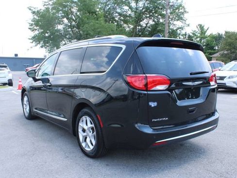 Used 2018 Chrysler Pacifica Touring-L Plus w/ Tire & Wheel Group FWD image 39