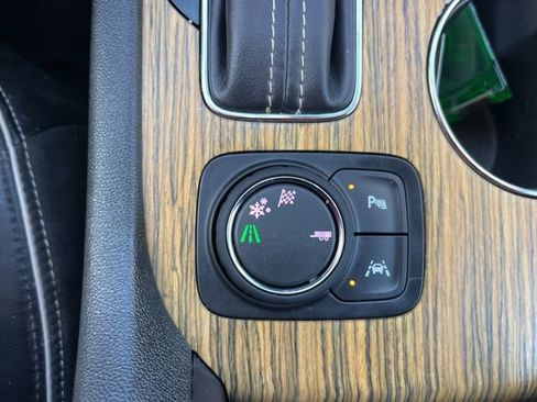 Used 2019 GMC Acadia Denali w/ Technology Package FWD image 29