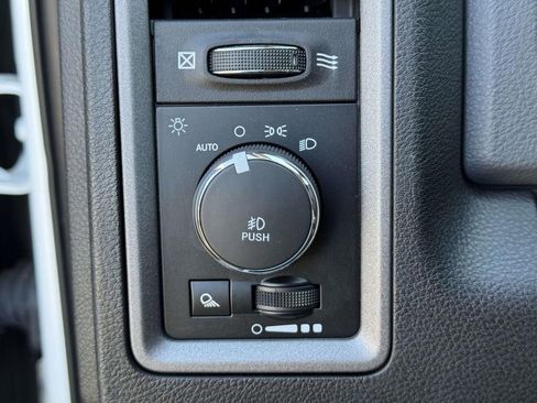 Used 2018 RAM 1500 Express w/ Express Value Package AWD/4WD image 17