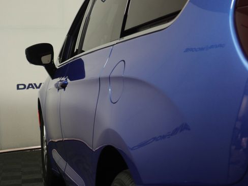 New 2026 Chrysler Pacifica Select image 10