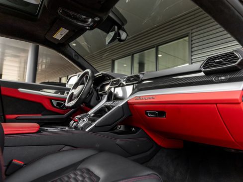 Used 2022 Lamborghini Urus AWD/4WD image 46