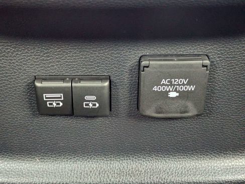 Used 2023 Toyota Tundra Platinum AWD/4WD image 16
