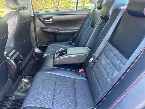 Used 2017 Toyota Camry SE w/ Moonroof Package FWD image 19