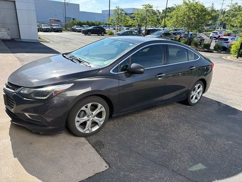 Used 2017 Chevrolet Cruze Premier FWD image 1