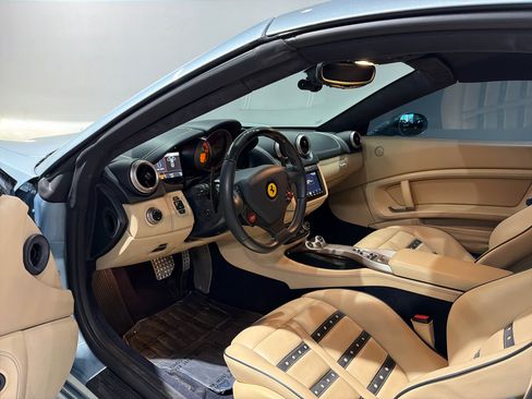 Used 2013 Ferrari California image 17