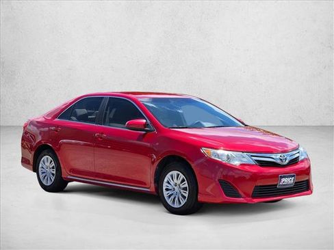 Used 2014 Toyota Camry LE FWD image 3