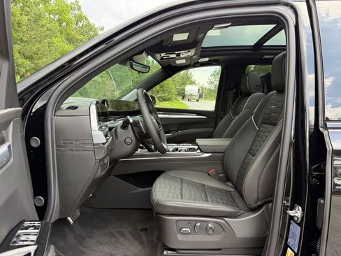 New 2026 Cadillac Escalade V w/ LPO, ONYX Package AWD/4WD image 22