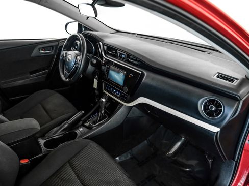 Used 2018 Toyota Corolla iM FWD image 11