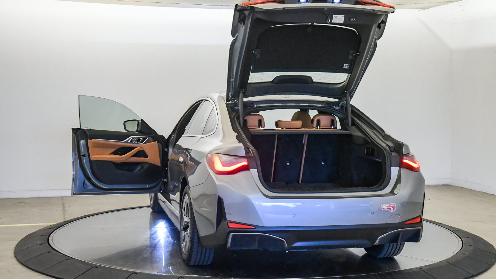 Used 2023 BMW i4 eDrive40 w/ Premium Package RWD image 26