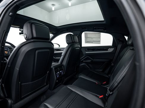 Certified 2026 Porsche Cayenne Coupe AWD/4WD image 23
