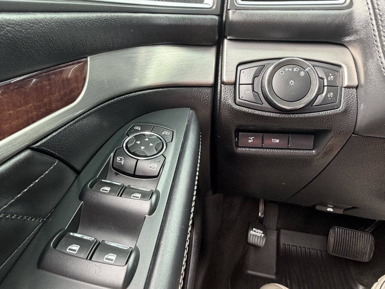 Used 2018 Ford Explorer Platinum AWD/4WD image 20