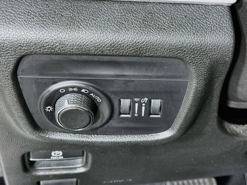 Used 2023 Jeep Grand Cherokee Altitude AWD/4WD image 19