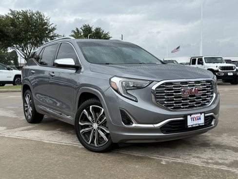 Used 2018 GMC Terrain Denali w/ Comfort Package FWD image 2