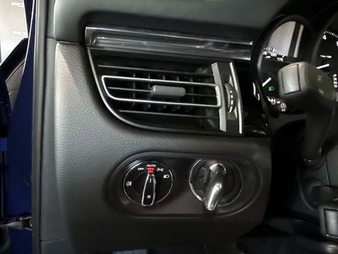 Certified 2026 Porsche Macan Base image 34