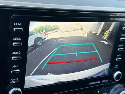 Used 2020 Toyota Highlander XLE AWD/4WD image 23