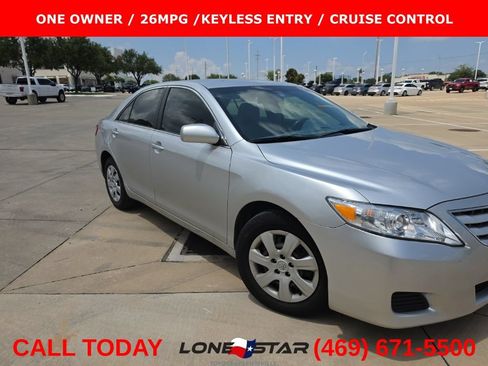 Used 2010 Toyota Camry LE FWD image 1