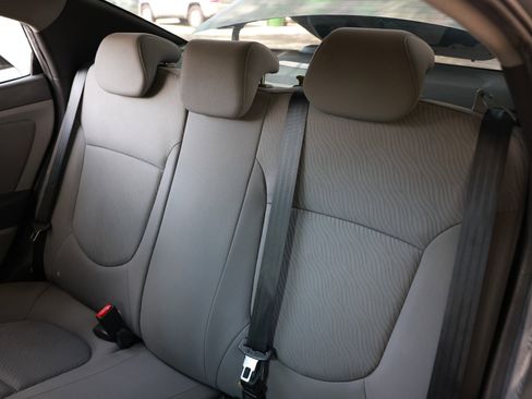 Used 2013 Hyundai Accent GLS w/ Premium Pkg FWD image 12