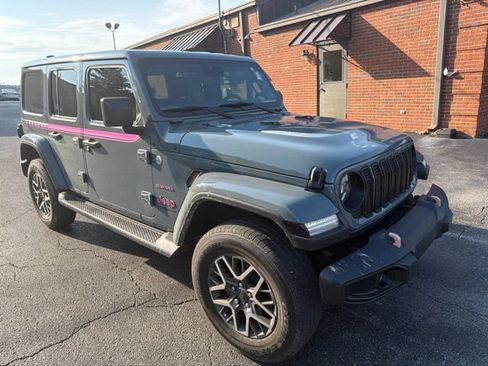 Used 2024 Jeep Wrangler Unlimited Sahara AWD/4WD image 3
