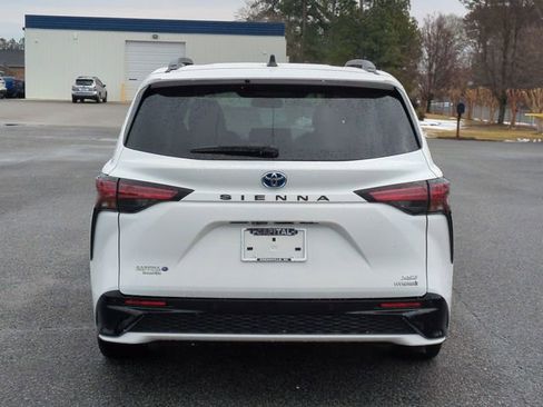 Used 2023 Toyota Sienna XSE image 4