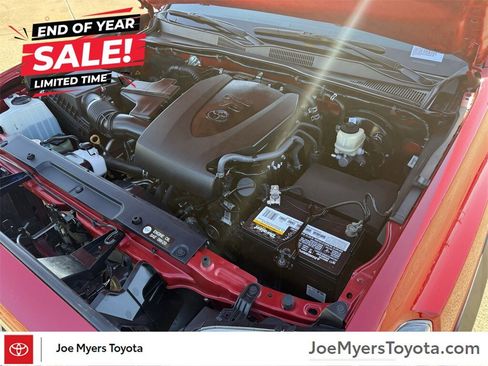 Used 2018 Toyota Tacoma TRD Off-Road image 29