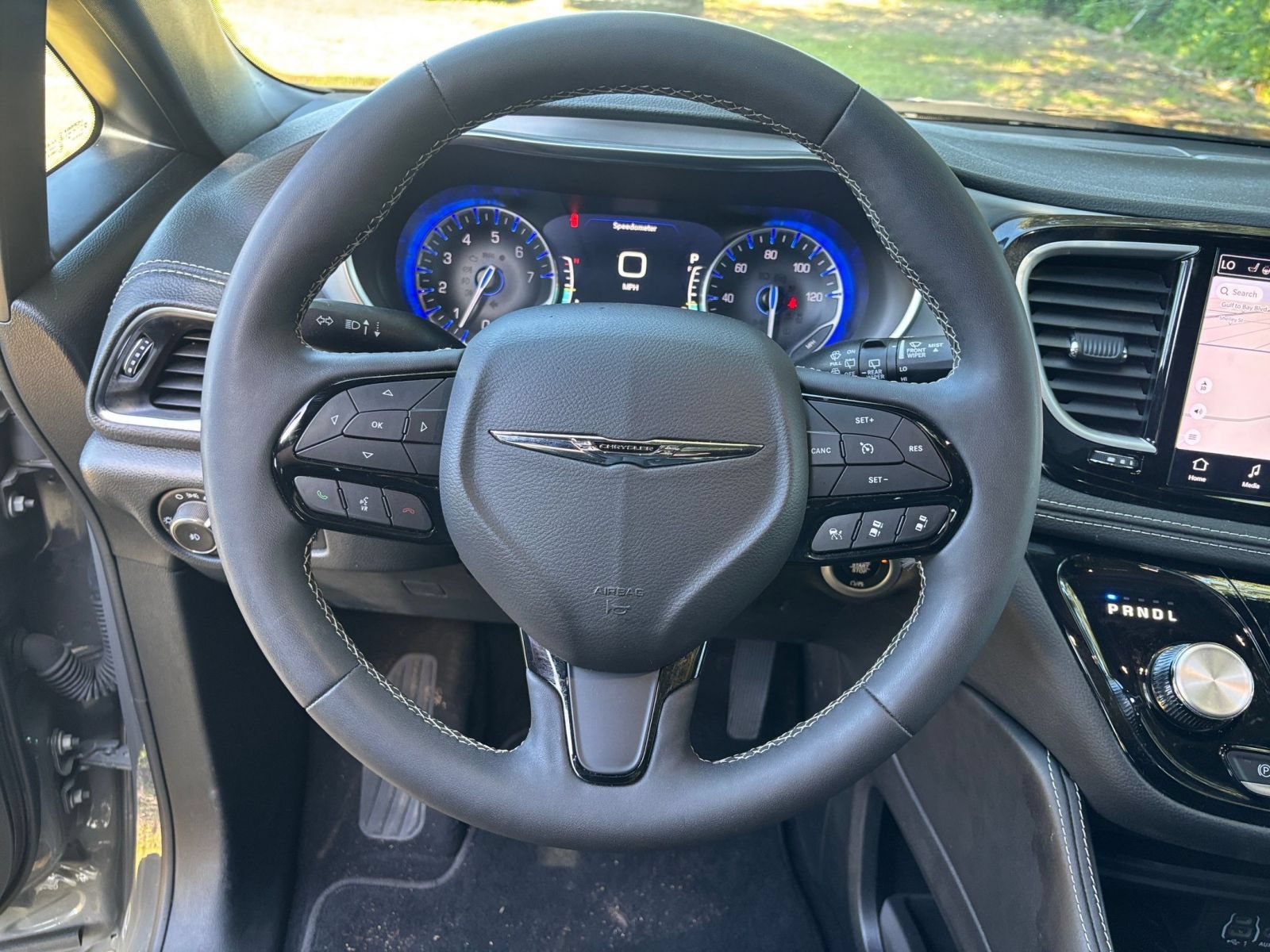 Used 2025 Chrysler Pacifica Limited FWD image 30