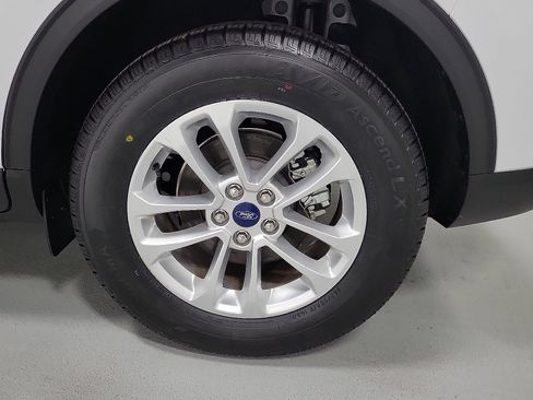 Used 2020 Ford Escape SE image 8