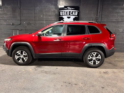 Used 2016 Jeep Cherokee Trailhawk w/ Leather Interior Group AWD/4WD image 39