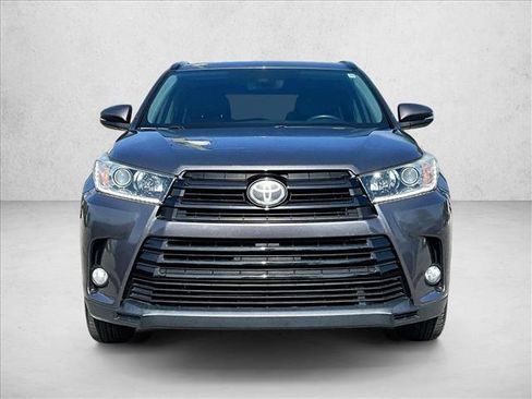 Used 2018 Toyota Highlander SE AWD/4WD image 3
