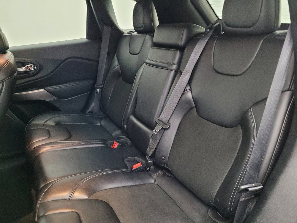 Used 2019 Jeep Cherokee Latitude Plus FWD image 18