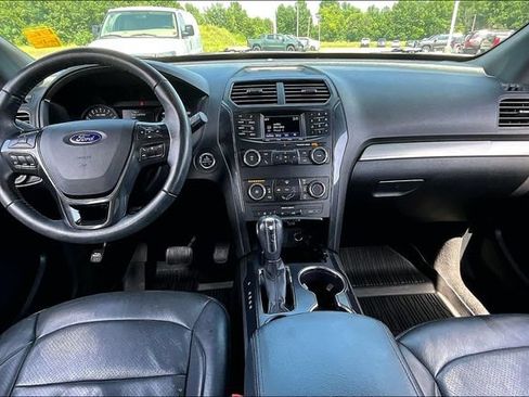 Used 2019 Ford Explorer XLT FWD image 7