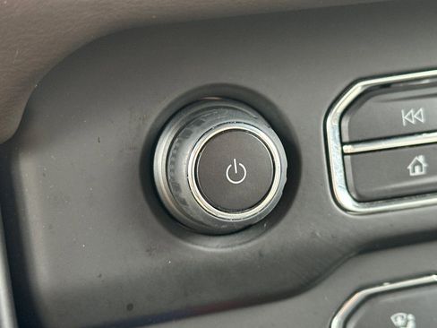 Used 2023 Chevrolet Suburban Z71 w/ Off-Road Capability Package image 32